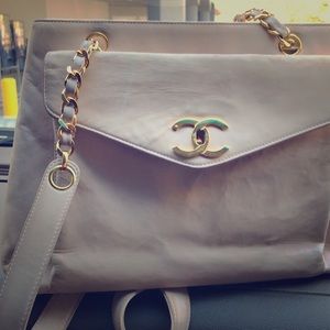 Chanel, nude with gold hardware, shoulder, handbag